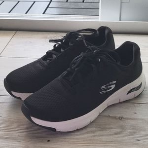 Sketchers Arch Fit Air Cooled Sneakers 7.5